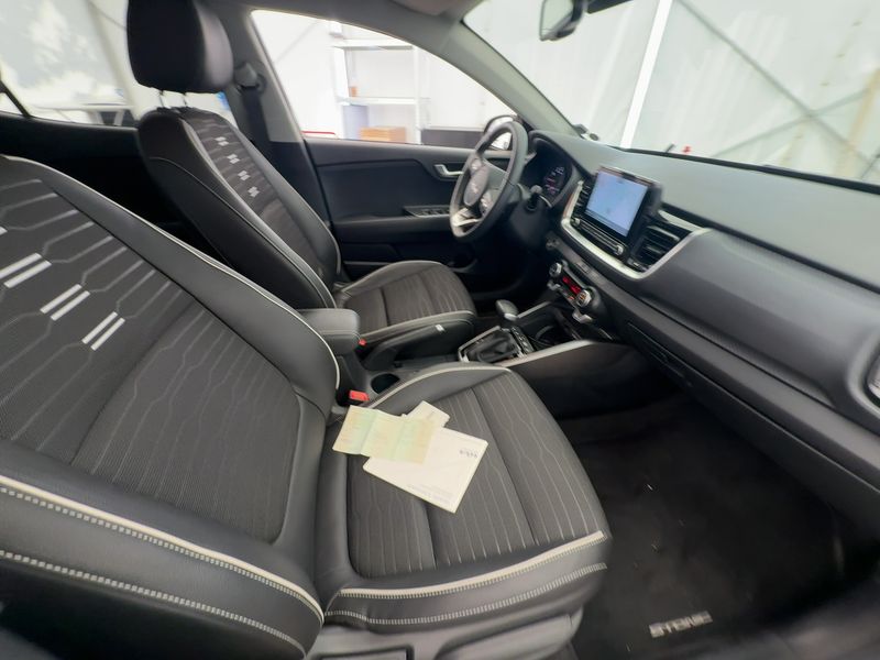 Kia Stonic 1.0 TGDI Mild-Hybrid GT Line — zdjęcie 11