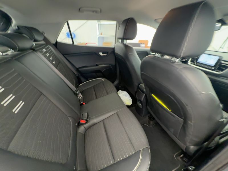 Kia Stonic 1.0 TGDI Mild-Hybrid GT Line — zdjęcie 14