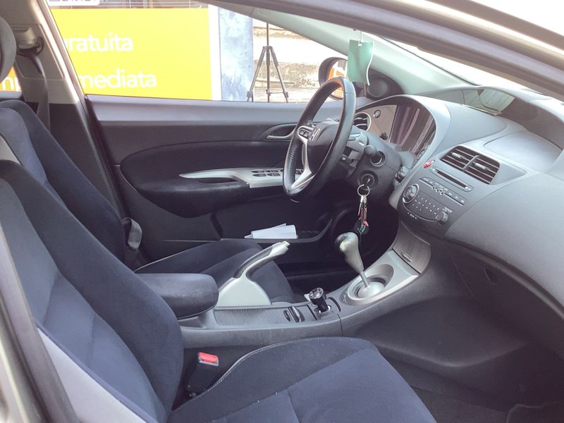 Honda Civic 1.8 VTEC Sport — zdjęcie 11