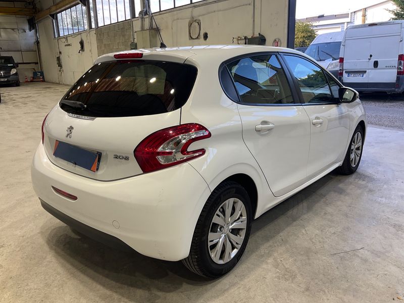 Peugeot 208 1.6 HDi Active — zdjęcie 2