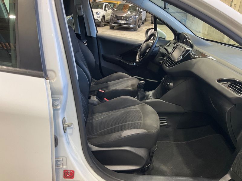 Peugeot 208 1.6 HDi Active — zdjęcie 3