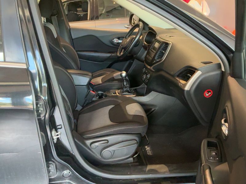 Jeep Cherokee 2.0 M-Jet Longitude FWD — zdjęcie 11