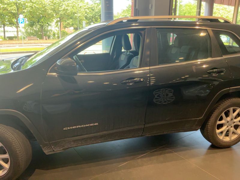 Jeep Cherokee 2.0 M-Jet Longitude FWD — zdjęcie 4