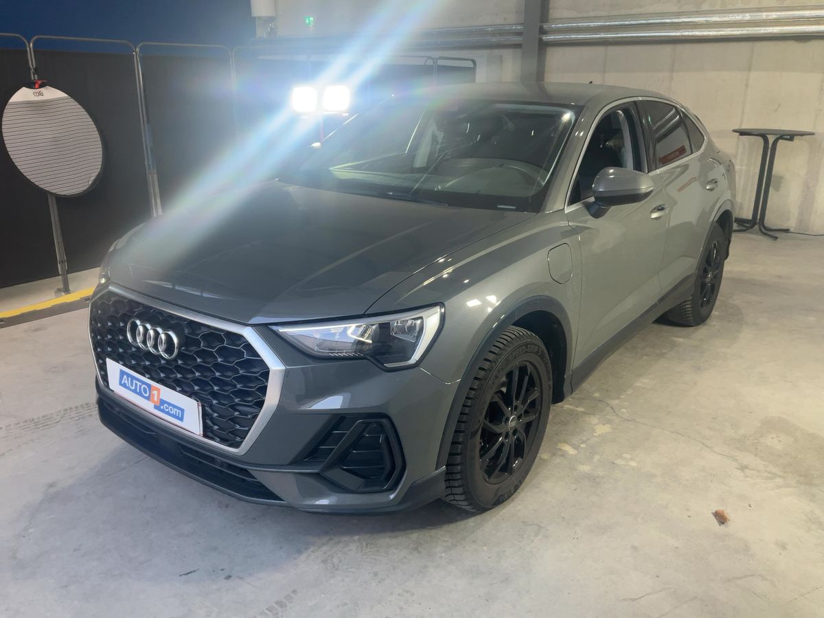 Audi Q3 2021 — photo 1