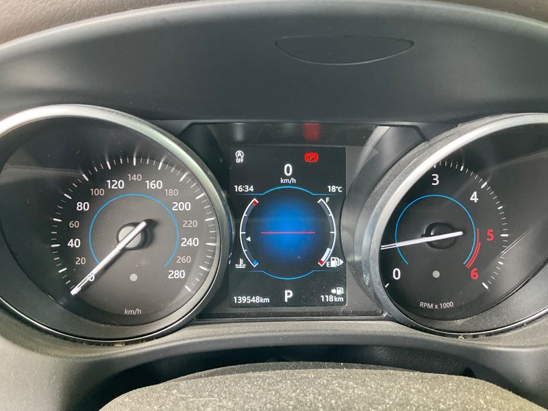 Jaguar F-Pace 20d Prestige — zdjęcie 13