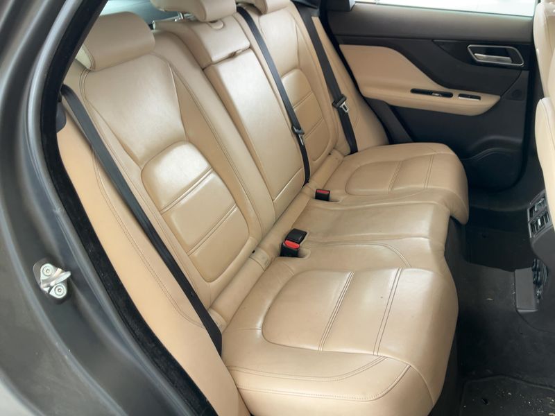Jaguar F-Pace 20d Prestige — zdjęcie 14