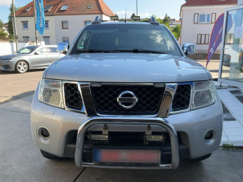 Nissan Navara Pick-up 3.0 V6 dCi Double Cab LE 4x4 — zdjęcie 9