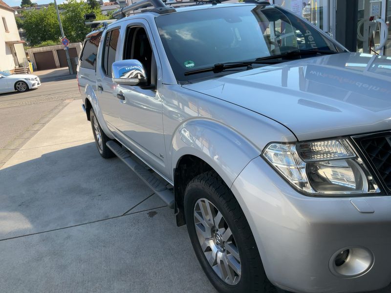 Nissan Navara Pick-up 3.0 V6 dCi Double Cab LE 4x4 — zdjęcie 8