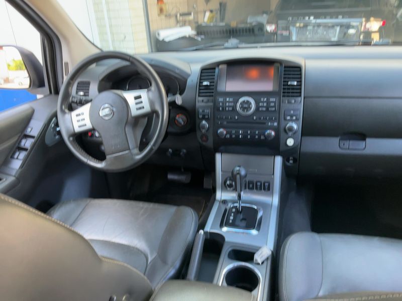 Nissan Navara Pick-up 3.0 V6 dCi Double Cab LE 4x4 — zdjęcie 12