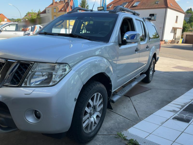 Nissan Navara Pick-up 3.0 V6 dCi Double Cab LE 4x4 — zdjęcie 2