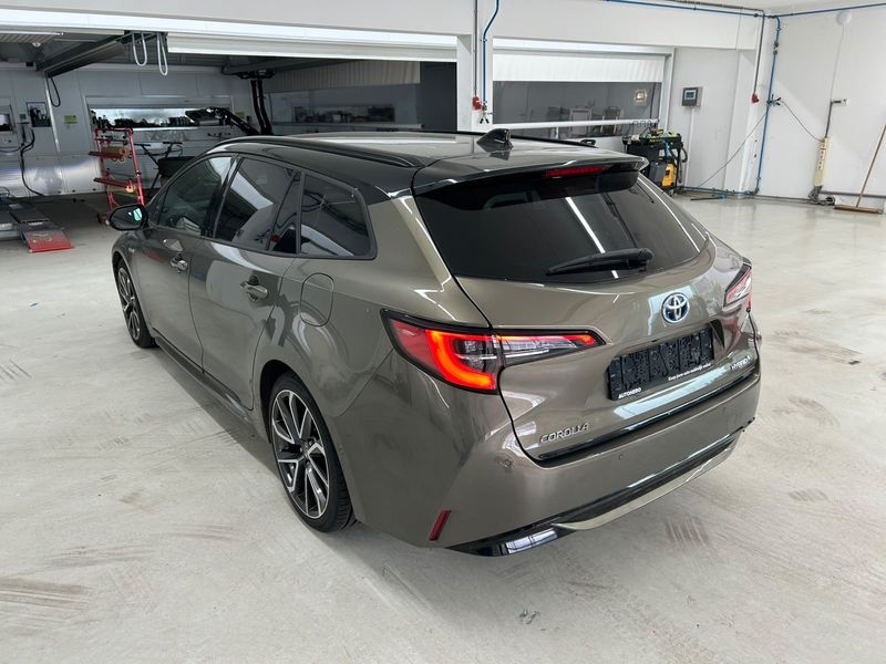 Toyota Corolla 2.0 Hybrid Lounge — zdjęcie 3