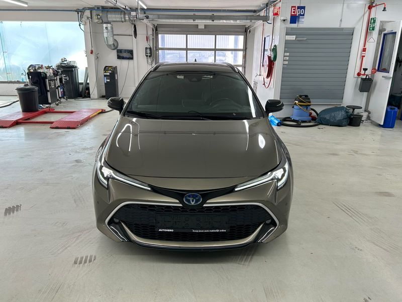 Toyota Corolla 2.0 Hybrid Lounge — zdjęcie 9