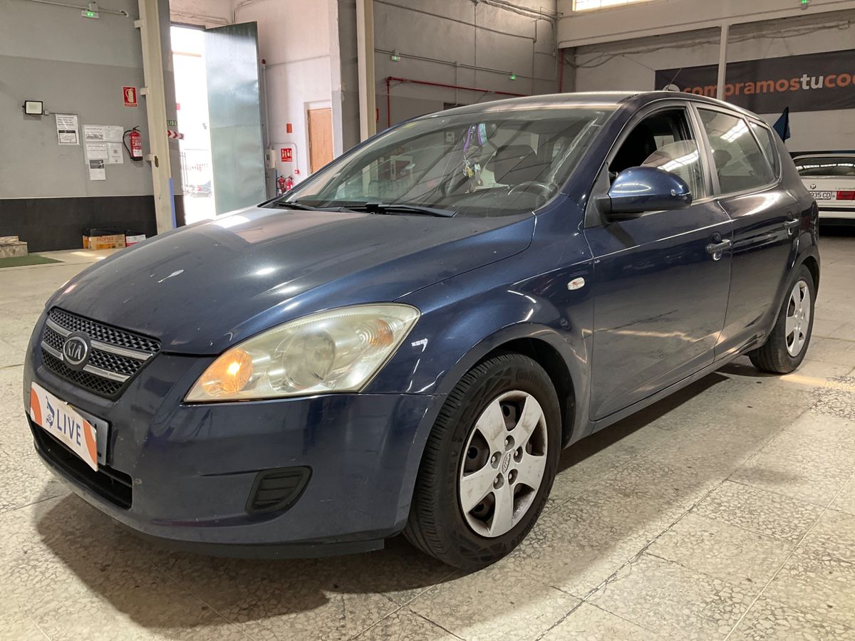 Kia cee'd 2008 — photo 1
