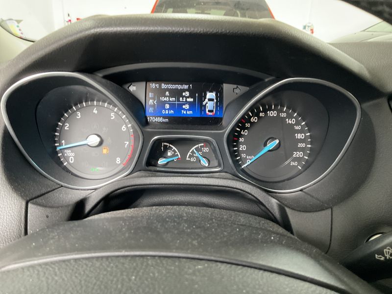 Ford Focus 1.0 EcoBoost Titanium — zdjęcie 12