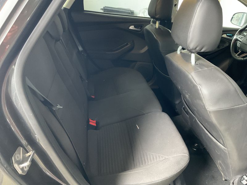 Ford Focus 1.0 EcoBoost Titanium — zdjęcie 14