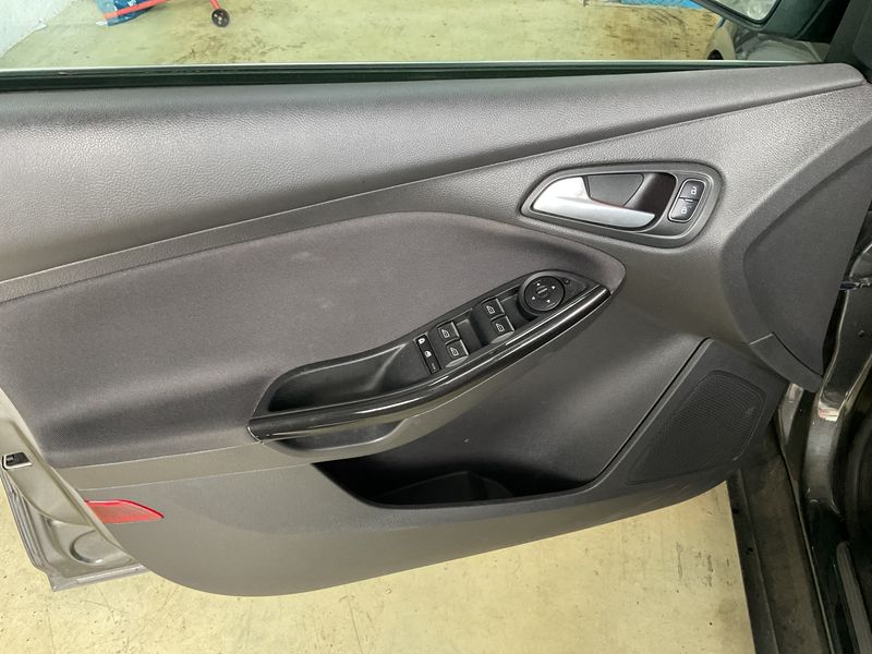 Ford Focus 1.0 EcoBoost Titanium — zdjęcie 24