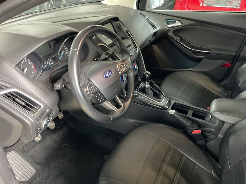 Ford Focus 1.0 EcoBoost Titanium — zdjęcie 23