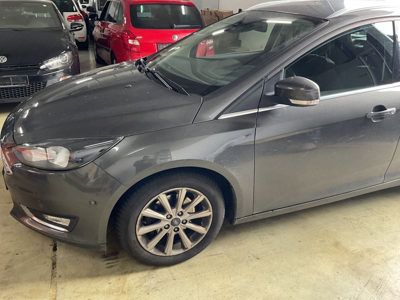 Ford Focus 1.0 EcoBoost Titanium — zdjęcie 20