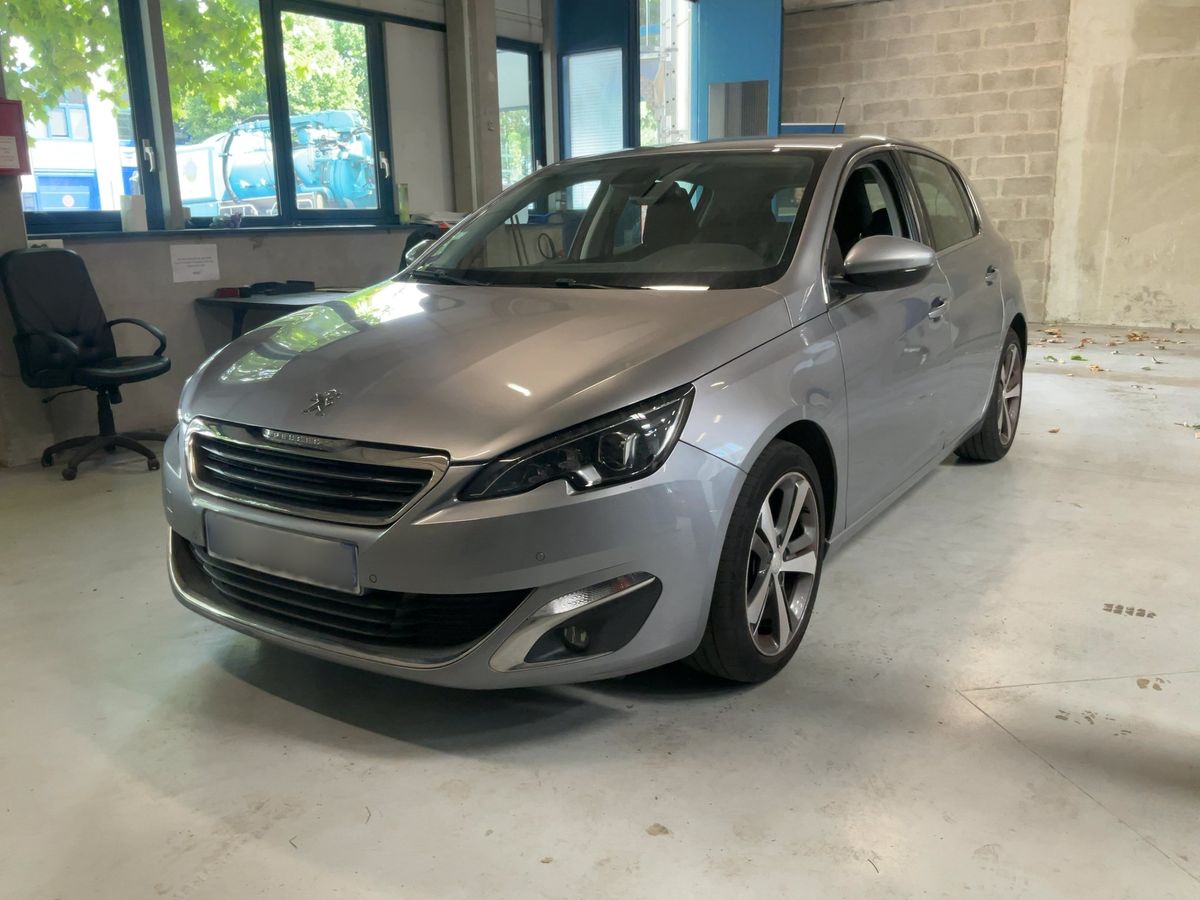 Peugeot 308 2015 — photo 1