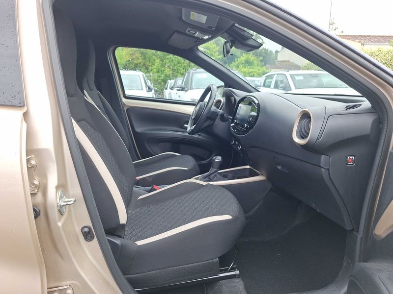 Toyota Aygo X 1.0 VVT-i Design — zdjęcie 10