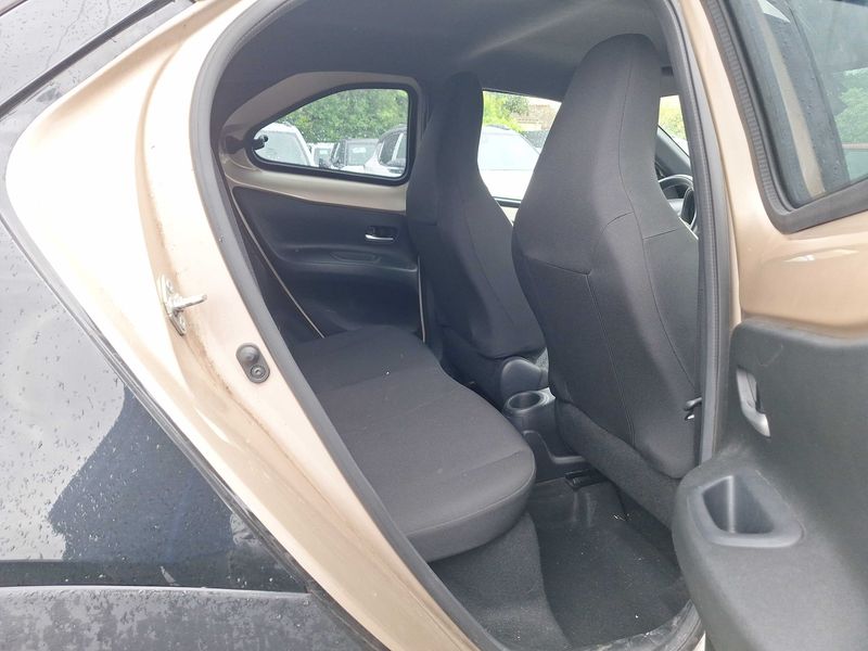 Toyota Aygo X 1.0 VVT-i Design — zdjęcie 13
