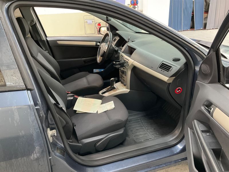 Opel Astra 1.8 Innovation — zdjęcie 3