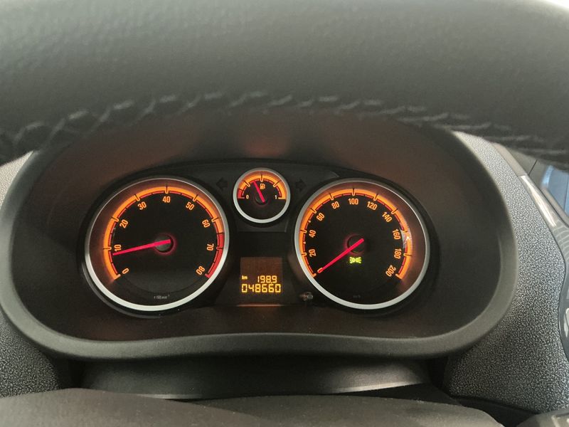 Opel Corsa 1.4 Innovation — zdjęcie 13