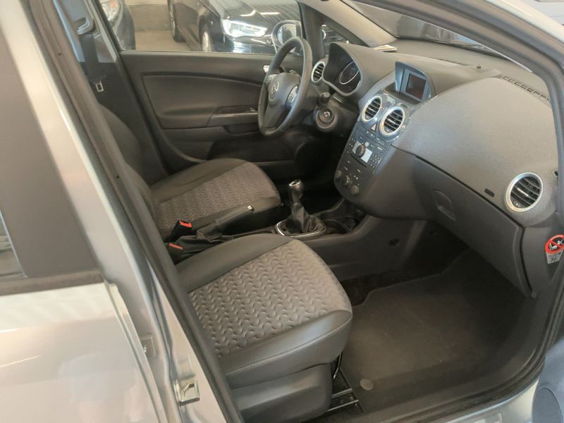 Opel Corsa 1.4 Innovation — zdjęcie 11