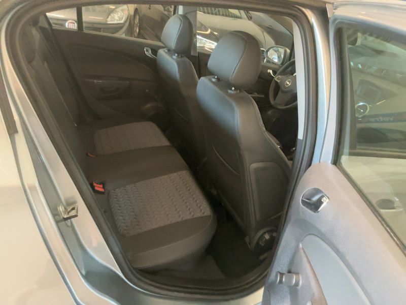 Opel Corsa 1.4 Innovation — zdjęcie 14