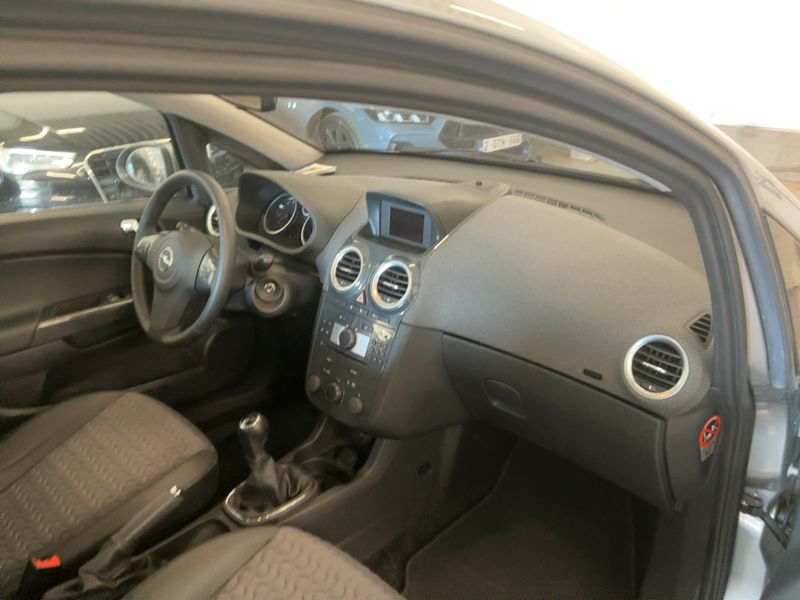 Opel Corsa 1.4 Innovation — zdjęcie 12