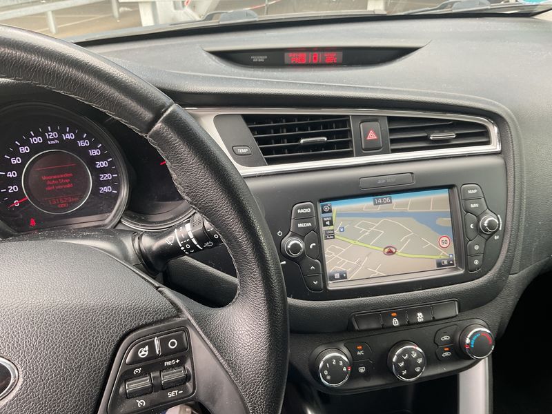 Kia cee'd 1.6 GDI Dream-Team — zdjęcie 13