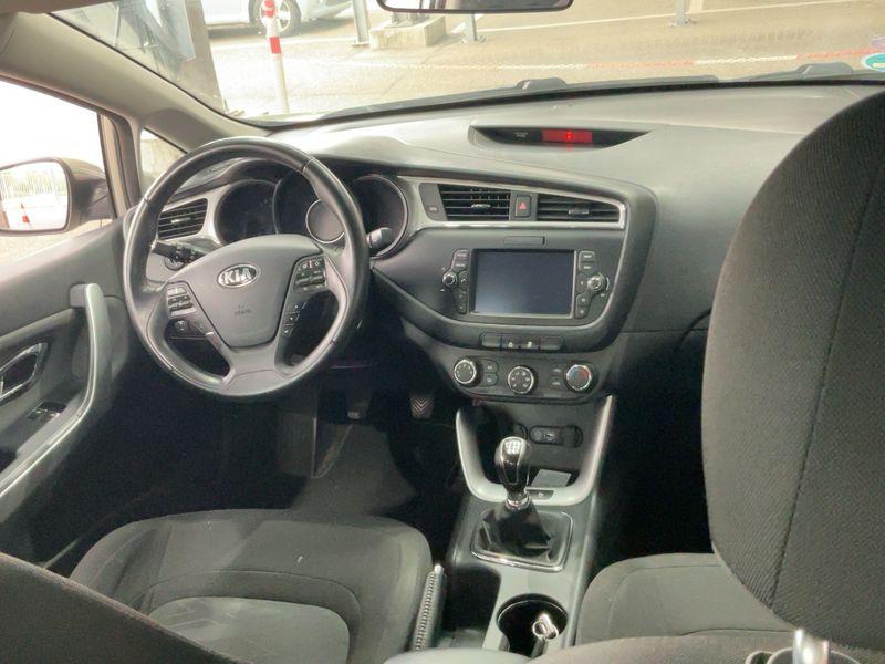 Kia cee'd 1.6 GDI Dream-Team — zdjęcie 12