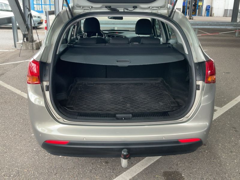 Kia cee'd 1.6 GDI Dream-Team — zdjęcie 10