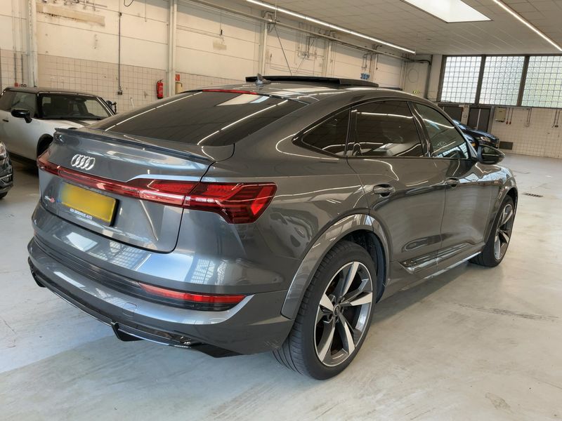 Audi e-tron Sportback e-tron S quattro — zdjęcie 6