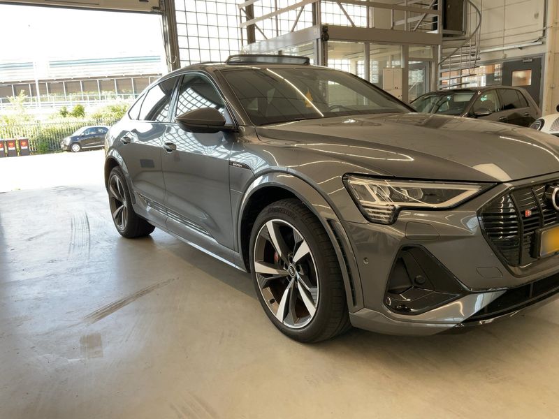 Audi e-tron Sportback e-tron S quattro — zdjęcie 8