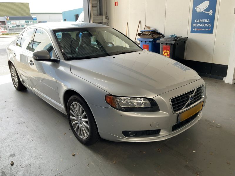 Volvo S80 2.4 D5 Momentum — zdjęcie 8