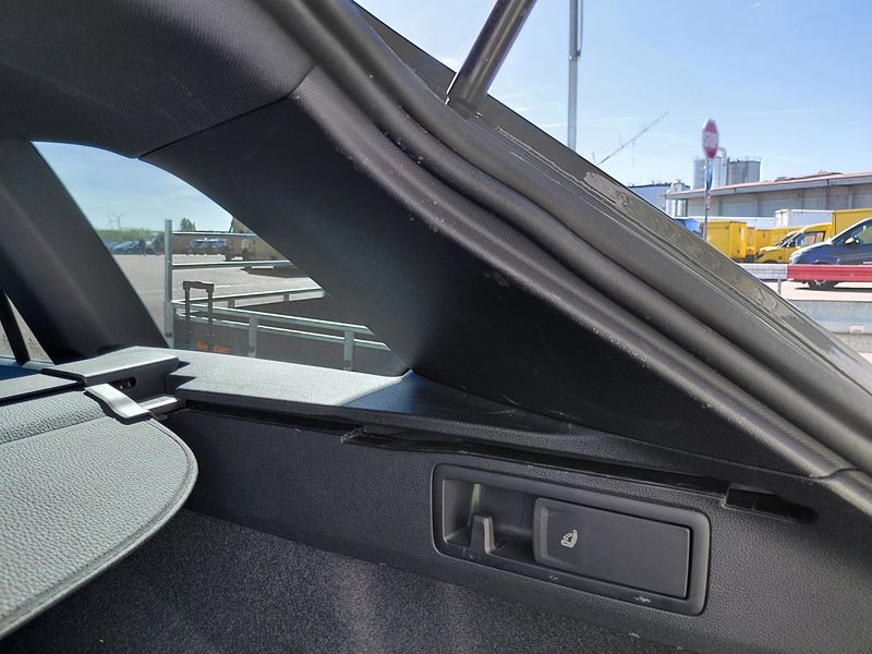 Volkswagen Golf VIII 1.5 TSI R-Line 2025 – снимка 20