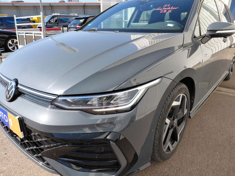 Volkswagen Golf VIII 1.5 TSI R-Line — zdjęcie 2