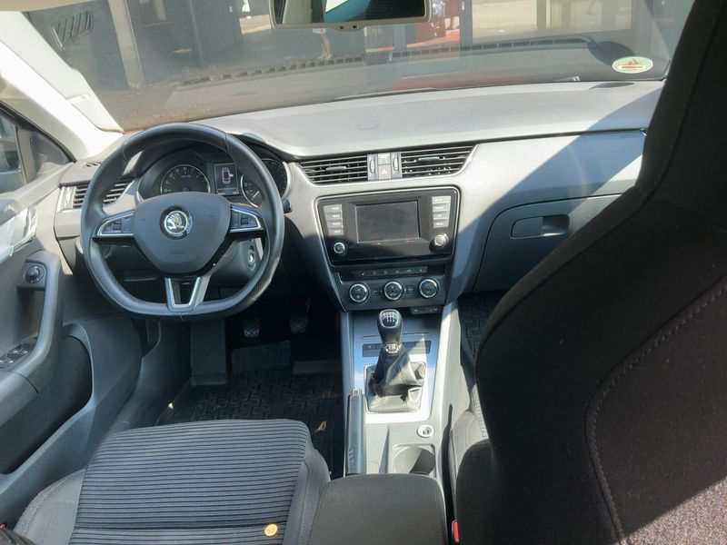 Skoda Octavia 2.0 TDI Elegance — zdjęcie 12