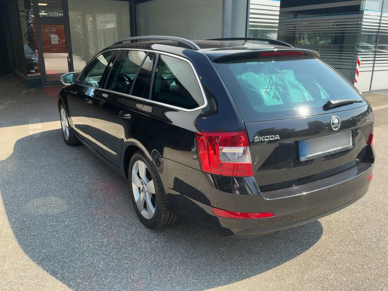 Skoda Octavia 2.0 TDI Elegance — zdjęcie 3