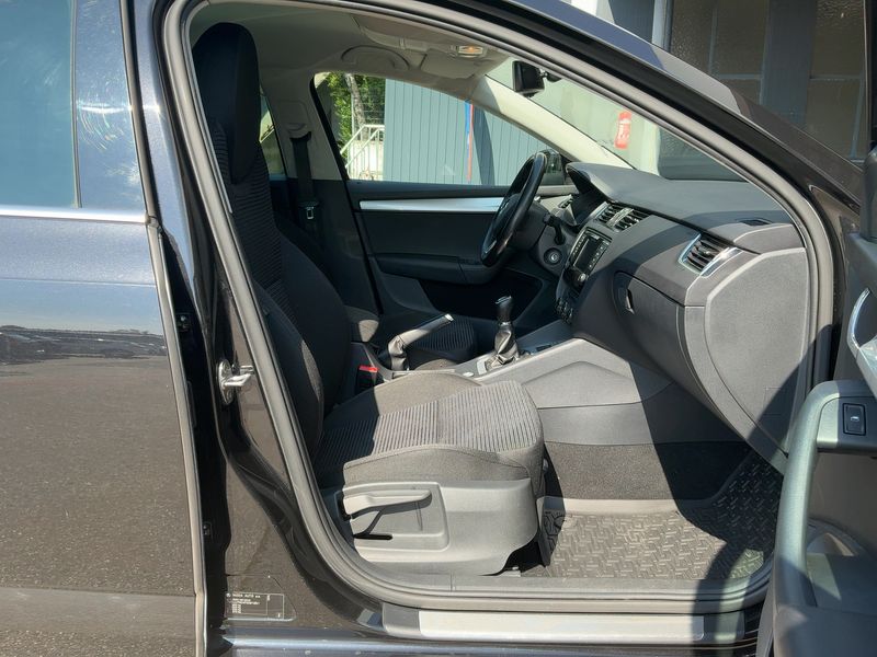 Skoda Octavia 2.0 TDI Elegance — zdjęcie 11