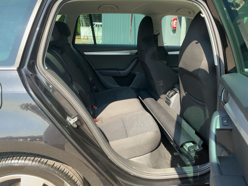 Skoda Octavia 2.0 TDI Elegance — zdjęcie 14