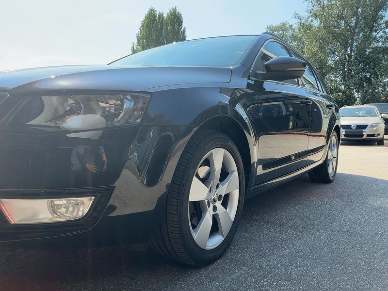 Skoda Octavia 2.0 TDI Elegance — zdjęcie 2