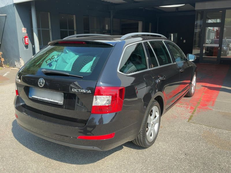 Skoda Octavia 2.0 TDI Elegance — zdjęcie 6