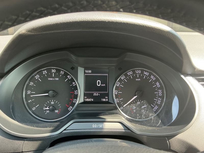 Skoda Octavia 2.0 TDI Elegance — zdjęcie 13