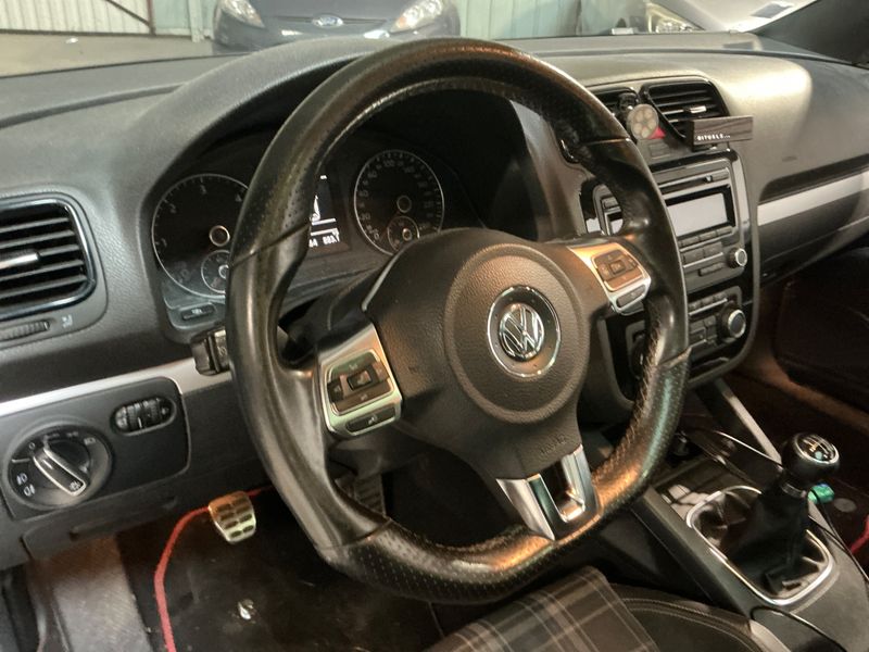 Volkswagen Scirocco 2.0 TDI Carat 2011 – снимка 24