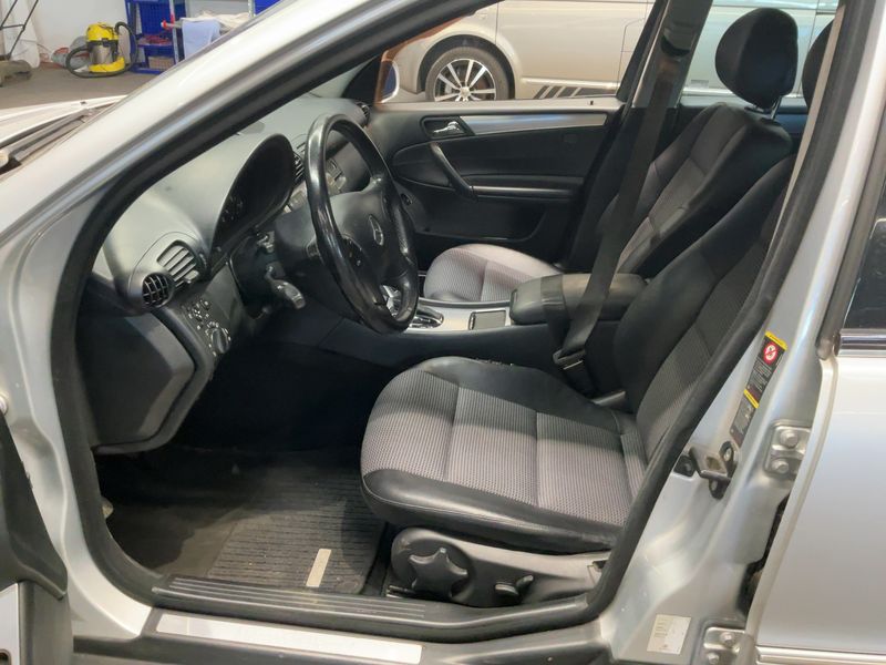 Mercedes-Benz C-Klasse C 200 Kompressor Avantgarde — zdjęcie 11