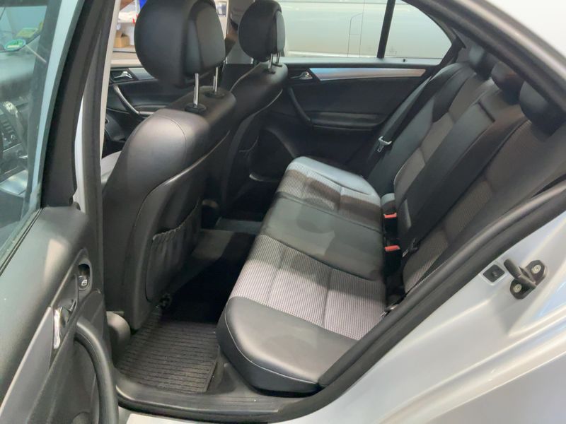 Mercedes-Benz C-Klasse C 200 Kompressor Avantgarde — zdjęcie 14