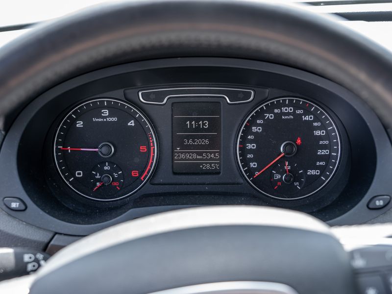 Audi Q3 2.0 TDI quattro — zdjęcie 12