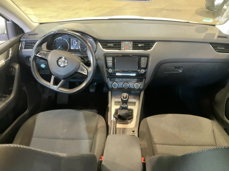 Skoda Octavia 1.6 TDI Ambition 2015 – снимка 17